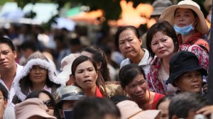 Vietnamese parents are looking anxiously for their children at the Ho Chi Minh City University of Technology on July 4, 2013. Photo: Tuoi Tre